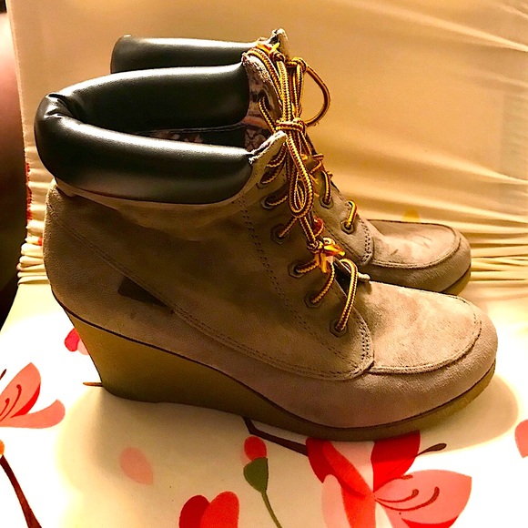 Rock & Candy Tan Suede Wedge Lace-Up Booties 9 - Picture 6 of 9